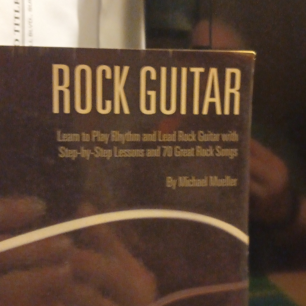 Hal Leonard Guitar Method Book - Picture 3 of 3